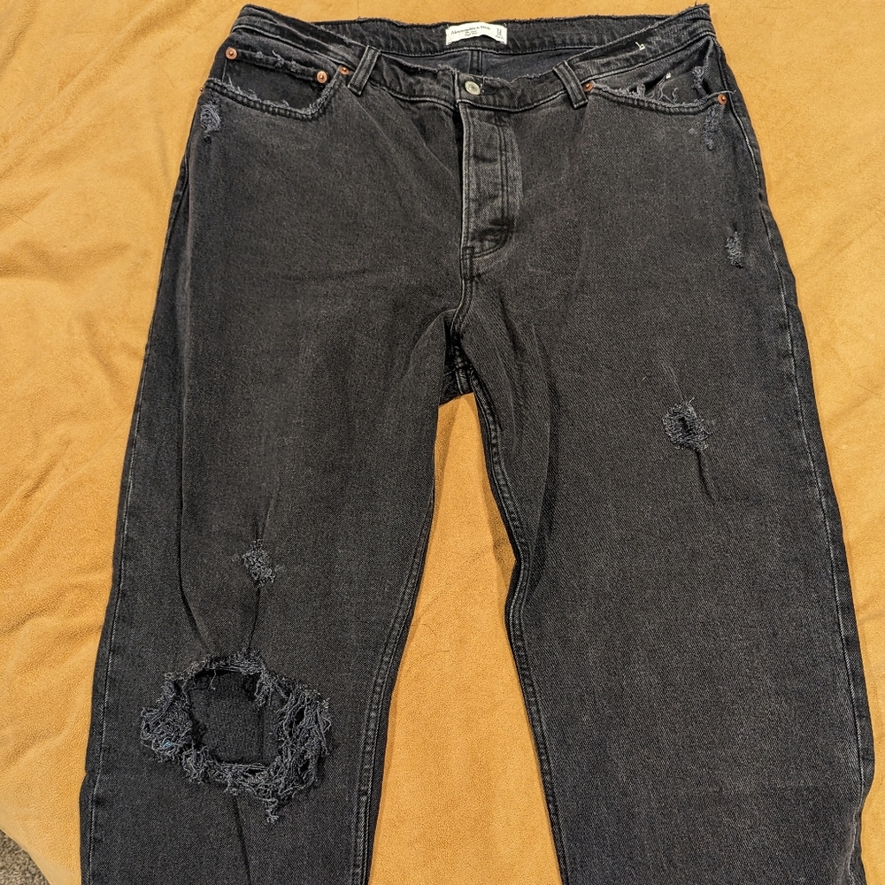 Abercrombie & Fitch The Dad black distressed jeans size 33L / 16L women's